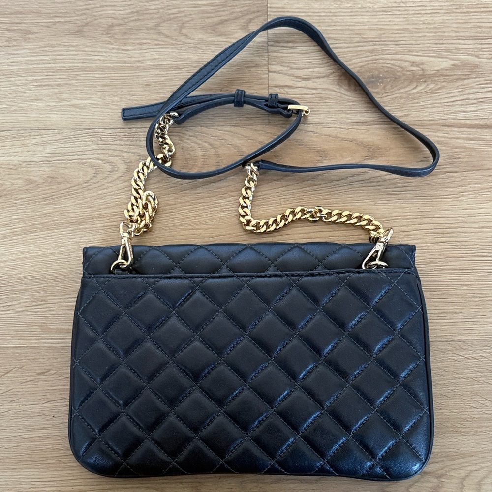 Michael Kors Classic Black Quilted Crossbody Bag with Adjustable Gold Chain - Picture 3 of 7